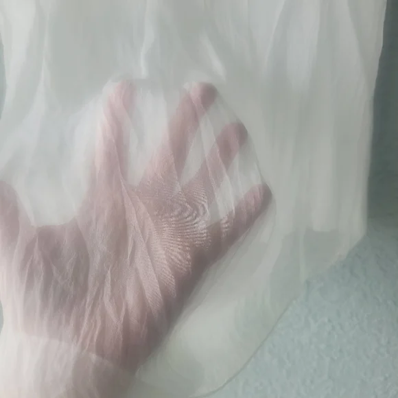 Via Signoria Silk Soft White Elegant Sleeveless Top - Picture 2 of 8